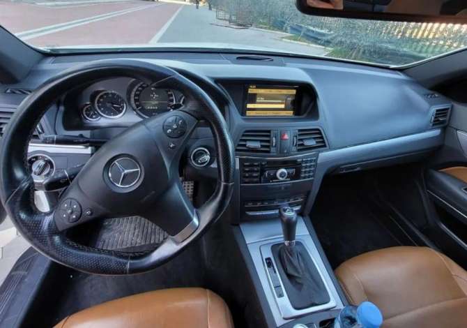Jepet me Qera makina Mercedes Benz E Class duke filluar nga 80 Euro dita