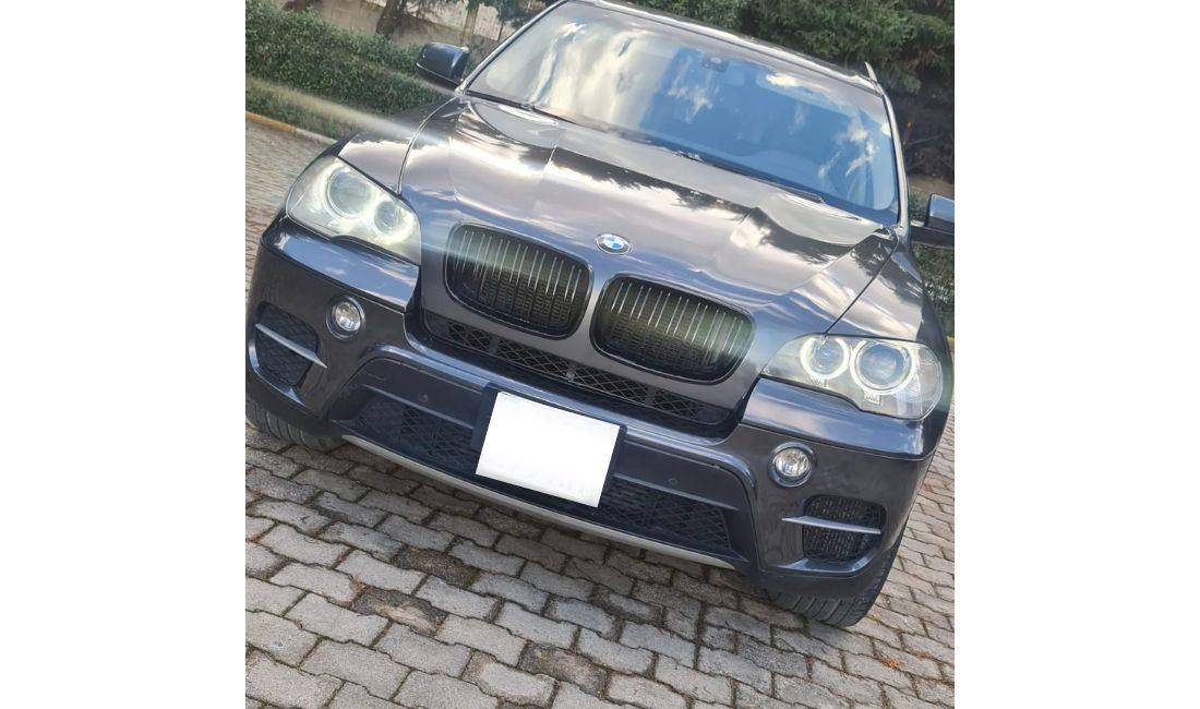 Jepet me qera BMW X5 duke filluar nga 55 euro dita.