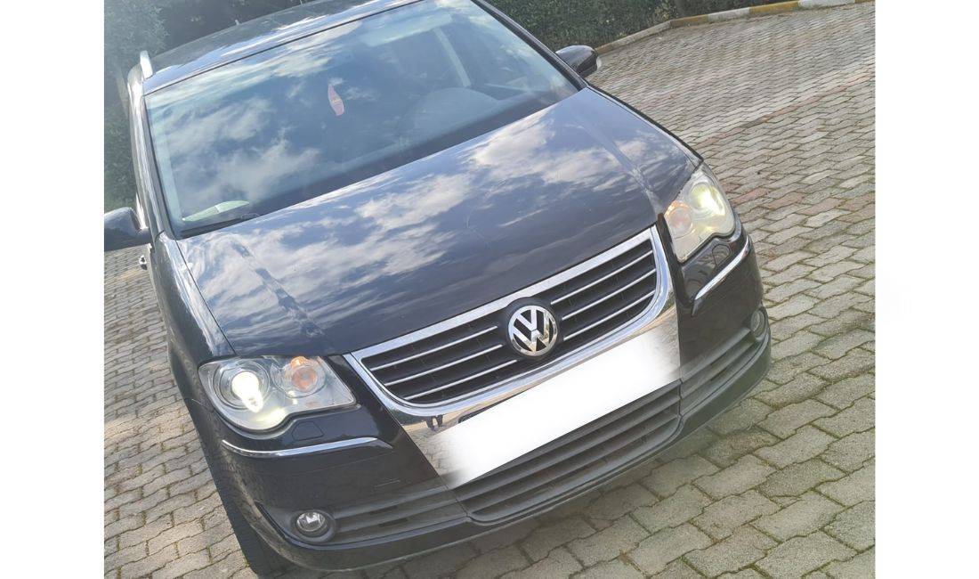 Jepet me qera Volkswagen Touran duke filluar nga 35 euro ne dite