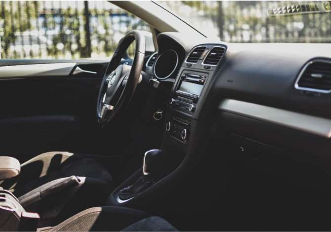 Jepet me qera Volkswagen Golf 6 duke filluar nga 30 euro ne dite