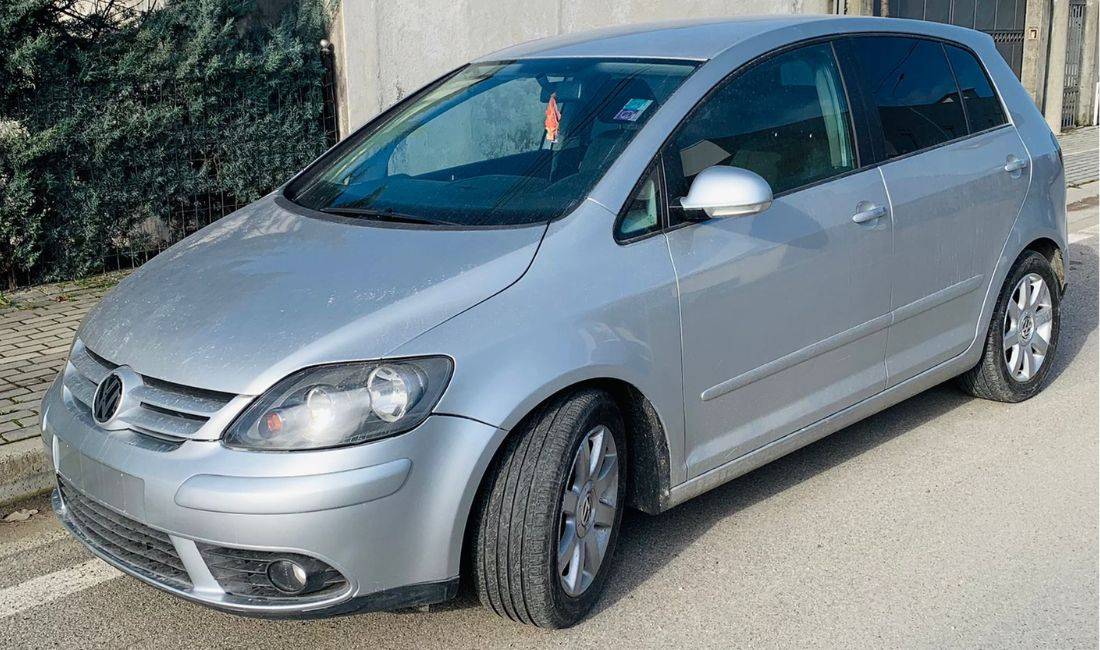 Jepet me qera Golf 5 plus duke filluar nga 30 euro dita