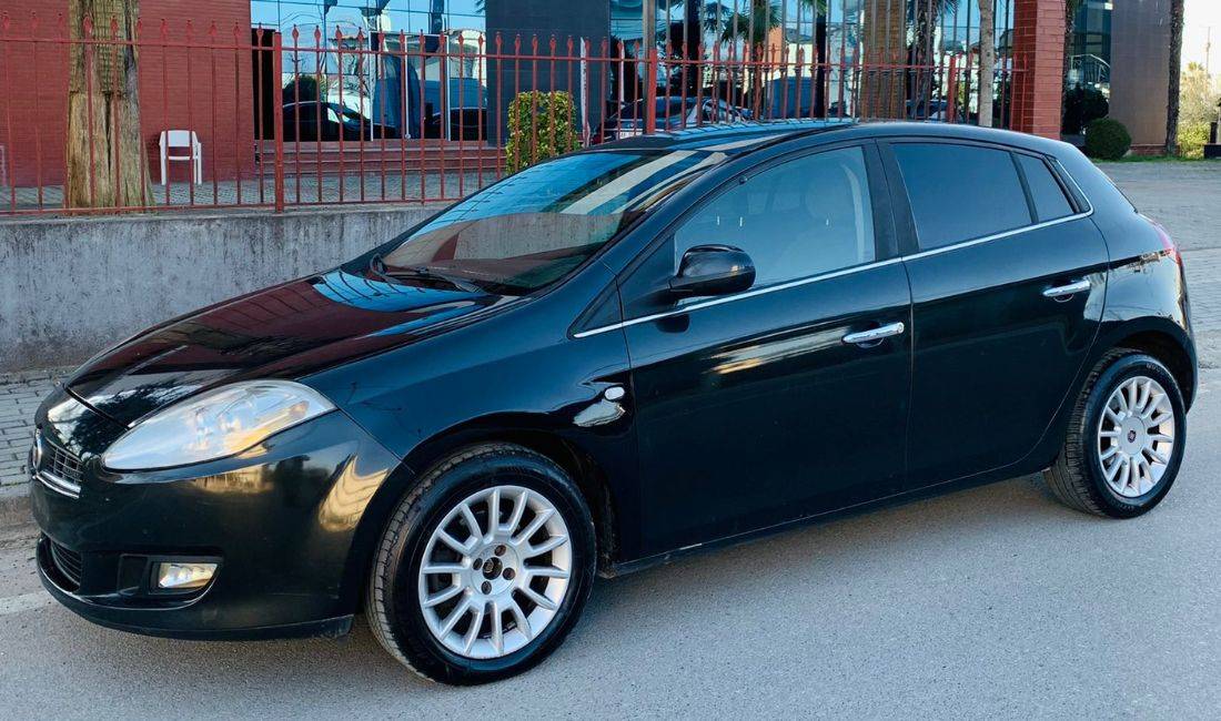 Jepet me qera Fiat Bravo  duke filluar nga 25 euro dita