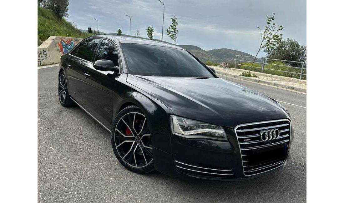 Jepet  makina me qera Audi S8 100 euro dita