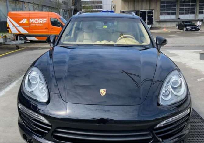 Jepet me qera  Porche Cayenne  duke filluar nga 130 euro ne dite 