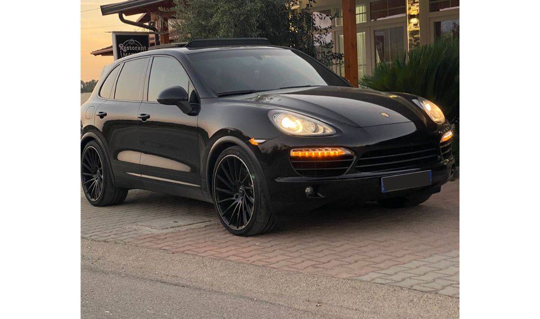 Jepet makine Porsche Cayenneme qera per 120 euro
