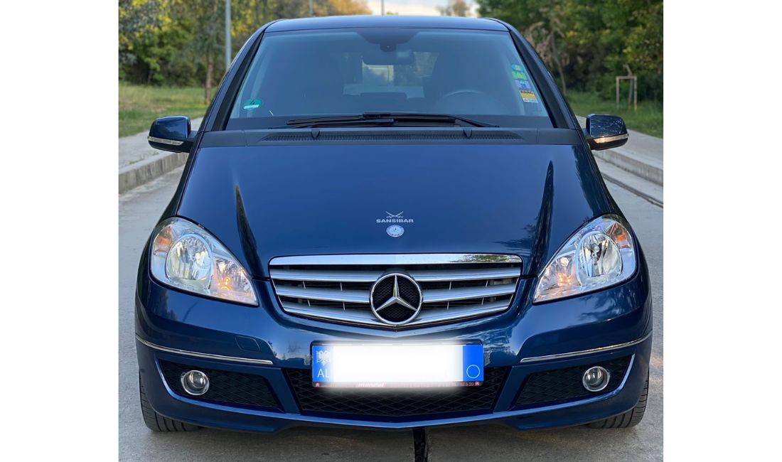 Jepet me qera Makina Mercedes Benz A-Class duke filluar nga 25 euro dita
