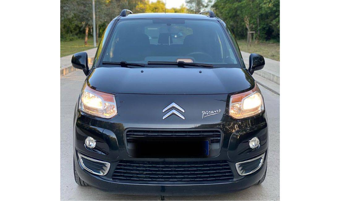 Jepet me qera Makina Citroen Picaso duke filluar nga 25 euro dita