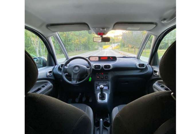 Jepet me qera Makina Citroen Picaso duke filluar nga 25 euro dita