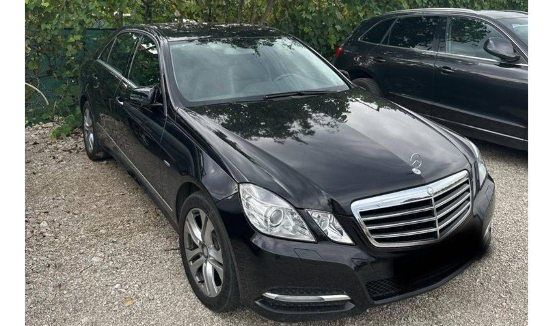 Jepet me qera MAKINA MERCEDES BENZ E CLASS  duke filluar nga 40 euro dita