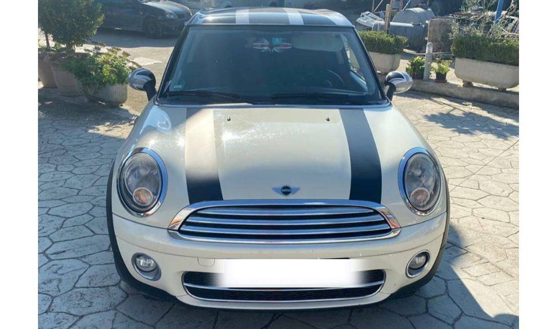 Jepet me qera Mini cooper club man duke filluar nga 35 euro dita