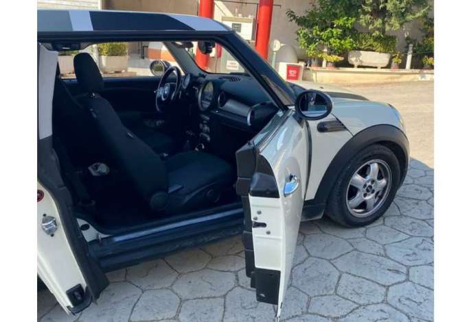 Jepet me qera Mini cooper club man duke filluar nga 35 euro dita