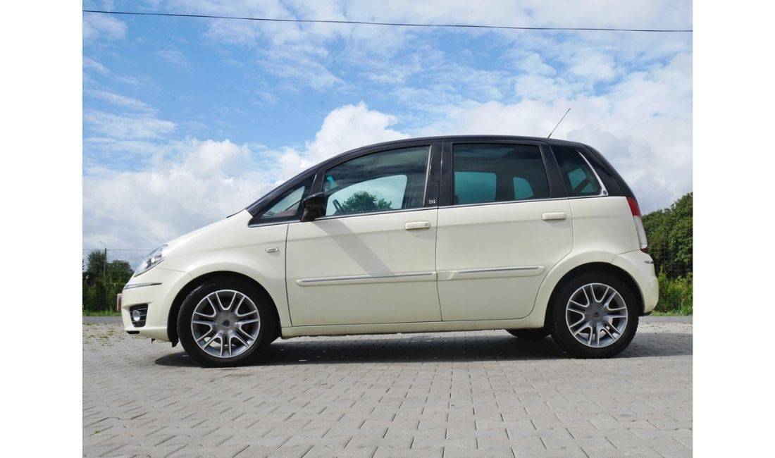 Jepet me qera Lancia Mussa duke filluar nga 35 euro dita