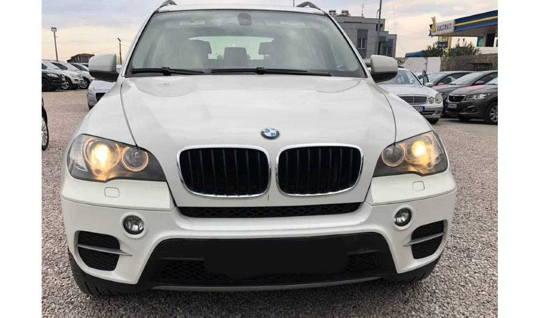 Jepet me qera BMW X5 duke filluar nga 80 euro dita