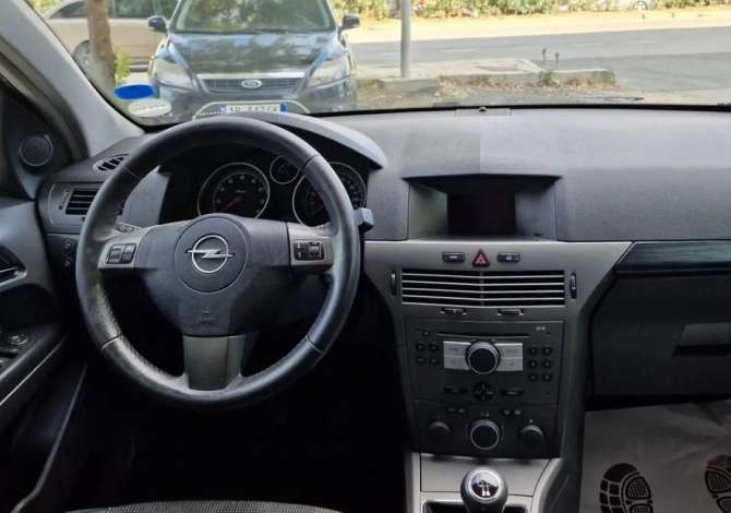  Jepet me qera Makina Opel Astra duke filluar nga 25 euro ne dite