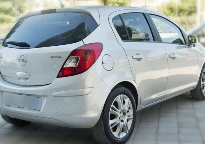 Jepet me Qera makina Opel Corsa duke filluar nga 35 Euro dita