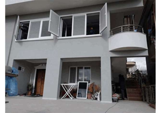 Kompani ndertimi ofron rikonstruksione, punime duralumini, plastike, fasada xhami etj.