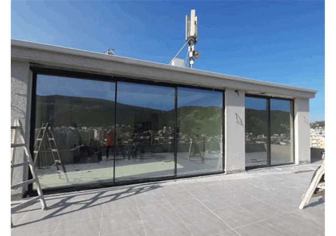 Kompani ndertimi ofron projektim, prodhim dhe instalim per korniza dritaresh, grila, dyer te brendshme alumini, te blinduara etj.