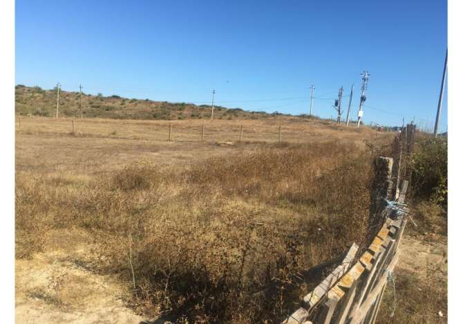 Shitet stalle 290 m2 ne Liqenin e Boces, Durres se bashku me truallin dhe token prej 7 dynym 