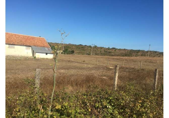 Shitet stalle 290 m2 ne Liqenin e Boces, Durres se bashku me truallin dhe token prej 7 dynym 