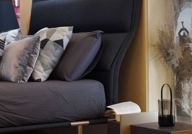 Mobileri per arredimin e apartamenteve, vilave, bareve etj. ofron dhoma gjumi, minibare, divane, kuzhina etj.