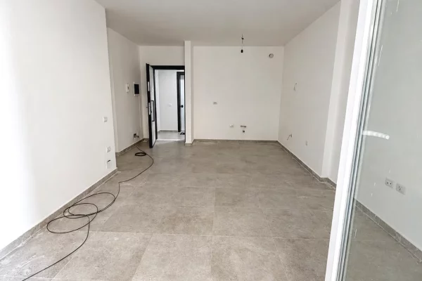 Shtepi me qera Apartament ne Tirane, 2+1, Mobilimi Pjeserisht e mobiluar, Pagesa 35,000  Leke.