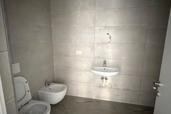 Shtepi me qera 2+1 ne Tirane - 35,000 Leke