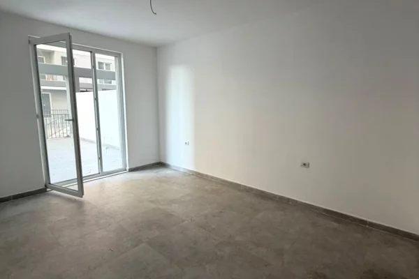 Shtepi me qera Apartament ne Tirane, 2+1, Mobilimi Pjeserisht e mobiluar, Pagesa 35,000  Leke.