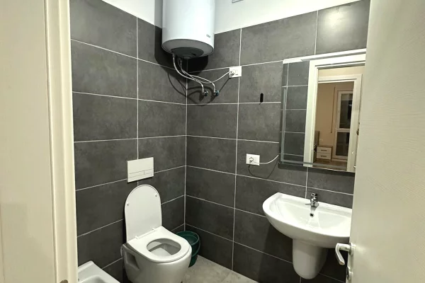 Shtepi me qera Apartament ne Tirane, 2+1, Mobilimi E mobiluar, Pagesa 50,000  Leke.