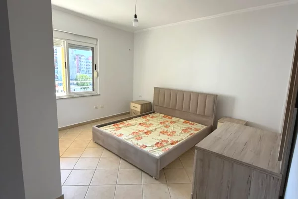 Shtepi ne shitje Apartament ne Tirane, 2+1, Mobilimi E mobiluar, Pagesa 18,000,000  Leke.