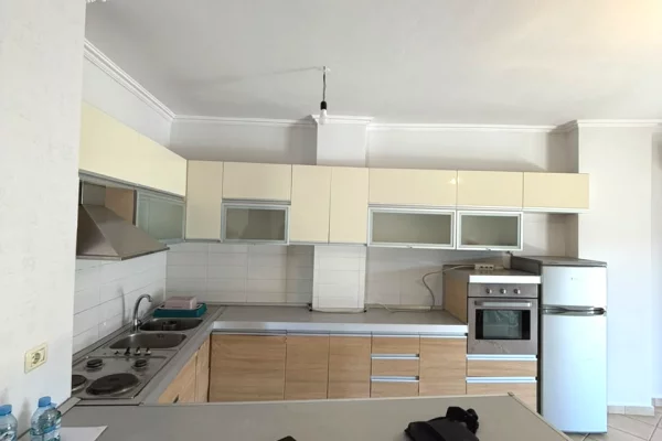 Shtepi ne shitje Apartament ne Tirane, 2+1, Mobilimi E mobiluar, Pagesa 18,000,000  Leke.
