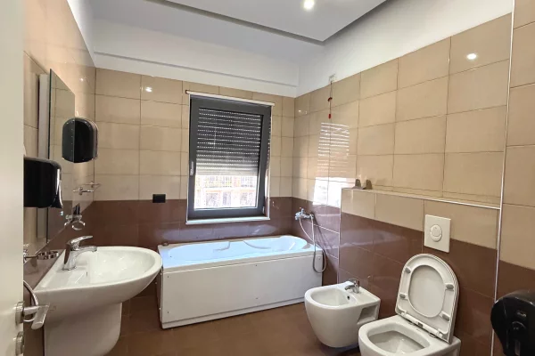 JEPET ME QIRA – AMBIENT BIZNESI | RING CENTER, ZOGU I ZI