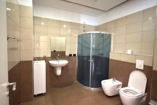 JEPET ME QIRA – AMBIENT BIZNESI | RING CENTER, ZOGU I ZI
