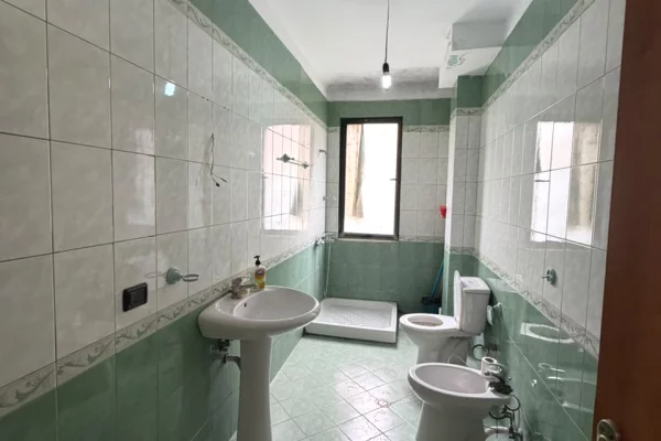 Shtepi me qera Apartament ne Tirane, 1+1, Mobilimi E mobiluar, Pagesa 40,000  Leke.