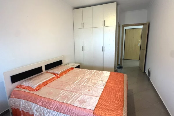 Shtepi me qera Apartament ne Tirane, 2+1, Mobilimi E mobiluar, Pagesa 50,000  Leke.