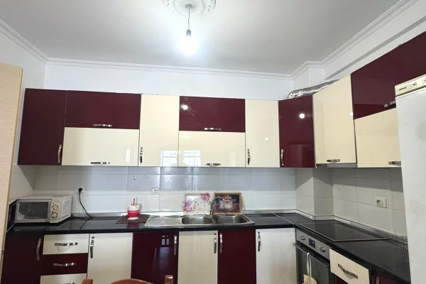 Shtepi me qera Apartament ne Tirane, 2+1, Mobilimi E mobiluar, Pagesa 50,000  Leke.