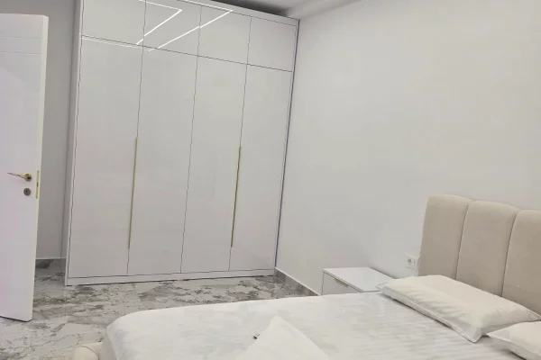 Shtepi me qera Apartament ne Tirane, 1+1, Mobilimi E mobiluar, Pagesa 50,000  Leke.