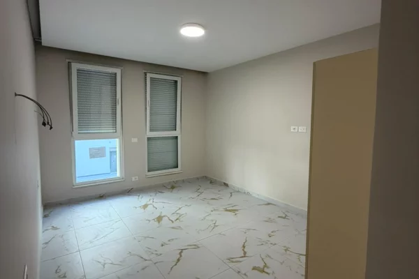 Shtepi me qera Apartament ne Tirane, 2+1, Mobilimi E mobiluar, Pagesa 55,000  Leke.