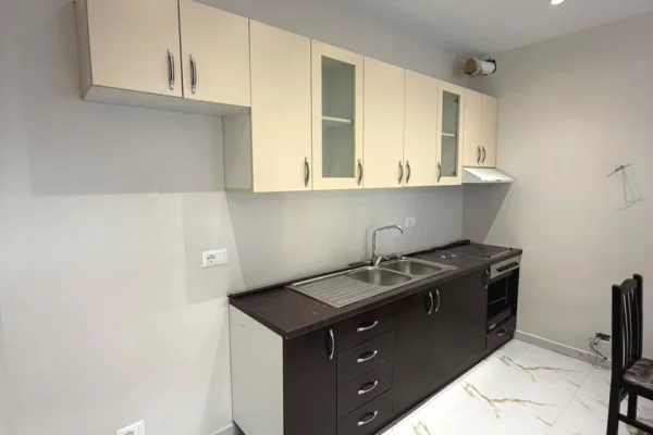 Shtepi me qera Apartament ne Tirane, 2+1, Mobilimi E mobiluar, Pagesa 55,000  Leke.