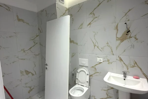 Shtepi me qera Apartament ne Tirane, 2+1, Mobilimi E mobiluar, Pagesa 55,000  Leke.