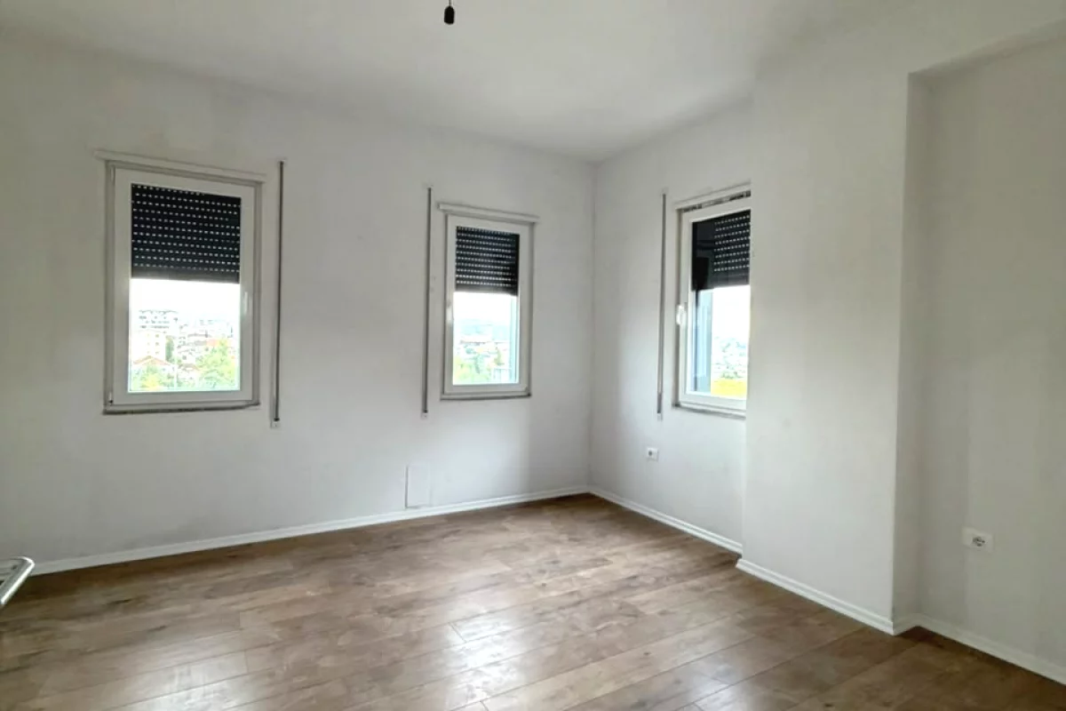 Shtepi me qera Apartament ne Tirane, 2+1, Mobilimi Pjeserisht e mobiluar, Pagesa 35,000  Leke.