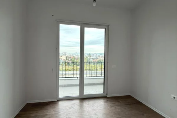 Shtepi me qera Apartament ne Tirane, 2+1, Mobilimi Pjeserisht e mobiluar, Pagesa 35,000  Leke.