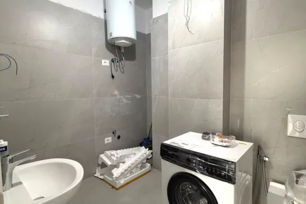 Shtepi me qera Apartament ne Tirane, 2+1, Mobilimi Pjeserisht e mobiluar, Pagesa 35,000  Leke.