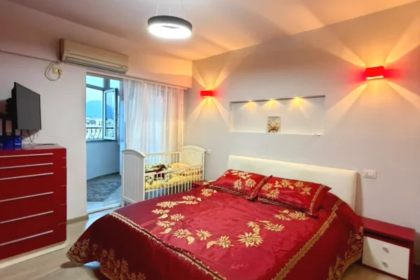 Shtepi ne shitje Apartament ne Tirane, 2+1, Mobilimi E mobiluar, Pagesa 24,500,000  Leke.