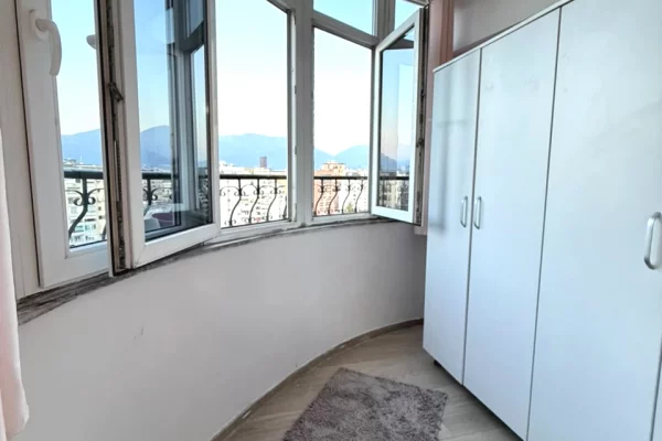 Shtepi ne shitje Apartament ne Tirane, 2+1, Mobilimi E mobiluar, Pagesa 24,500,000  Leke.