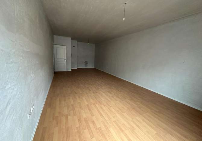 Shtepi ne shitje Apartament ne Tirane, 1+1, Mobilimi Bosh, pa mobiluar, Pagesa 120,000  Euro.