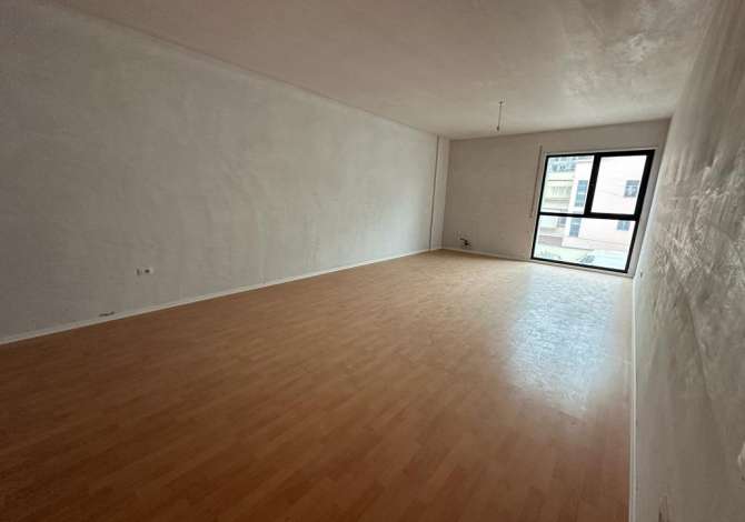 SHITET APARTAMENT 1+1 TEK KONGRESI MANASTIRIT,QSUT!