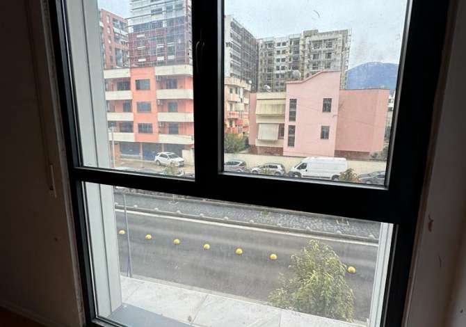 Shtepi ne shitje Apartament ne Tirane, 1+1, Mobilimi Bosh, pa mobiluar, Pagesa 120,000  Euro.