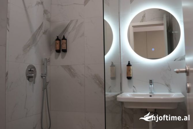 Shtepi ne shitje Apartament ne Tirane, Garsoniere, Mobilimi E mobiluar, Pagesa 60,000  Euro.