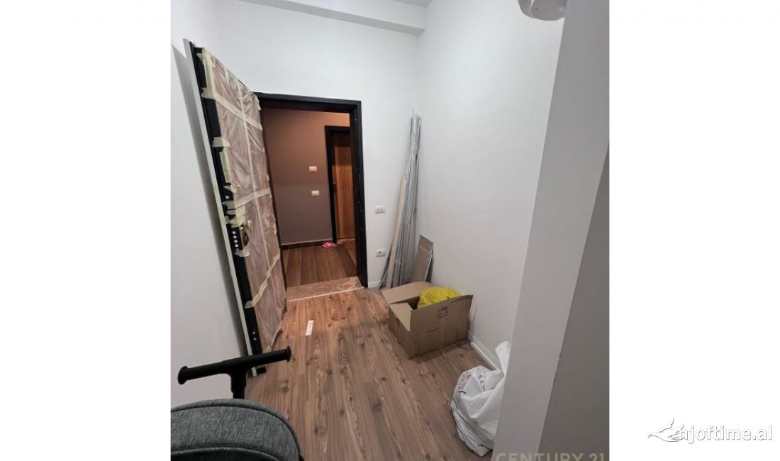 Shtepi me qera Apartament ne Tirane, 1+1, Mobilimi Pjeserisht e mobiluar, Pagesa 550  Euro.
