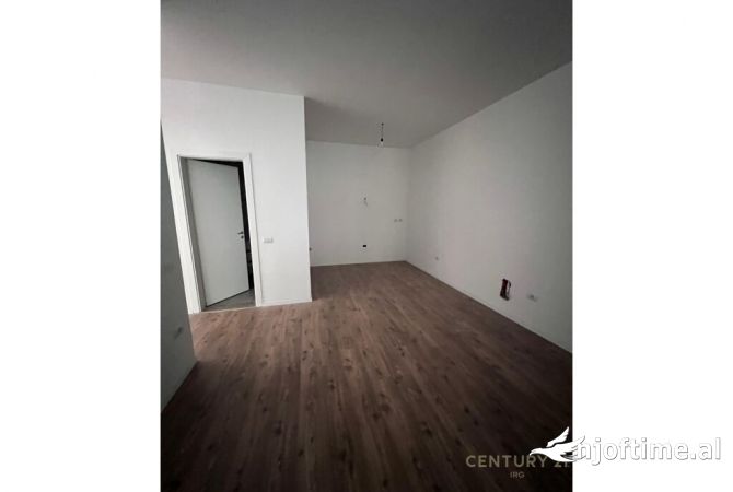 Shtepi me qera Apartament ne Tirane, 1+1, Mobilimi Pjeserisht e mobiluar, Pagesa 550  Euro.